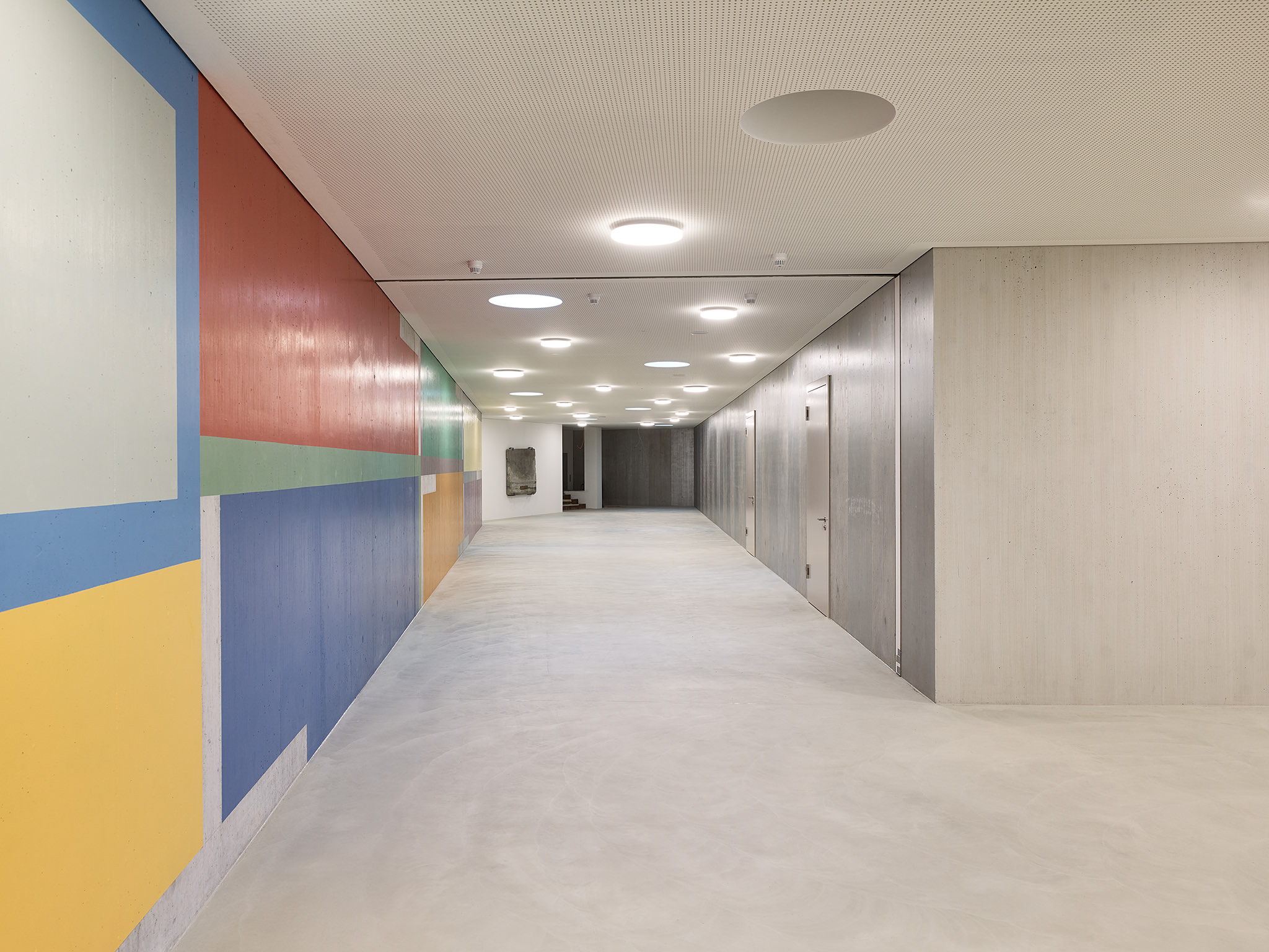 Meletta Strebel Architekten, Schulhaus Rotweg, Wädenswil: Wandbemalung Jean Pfaff